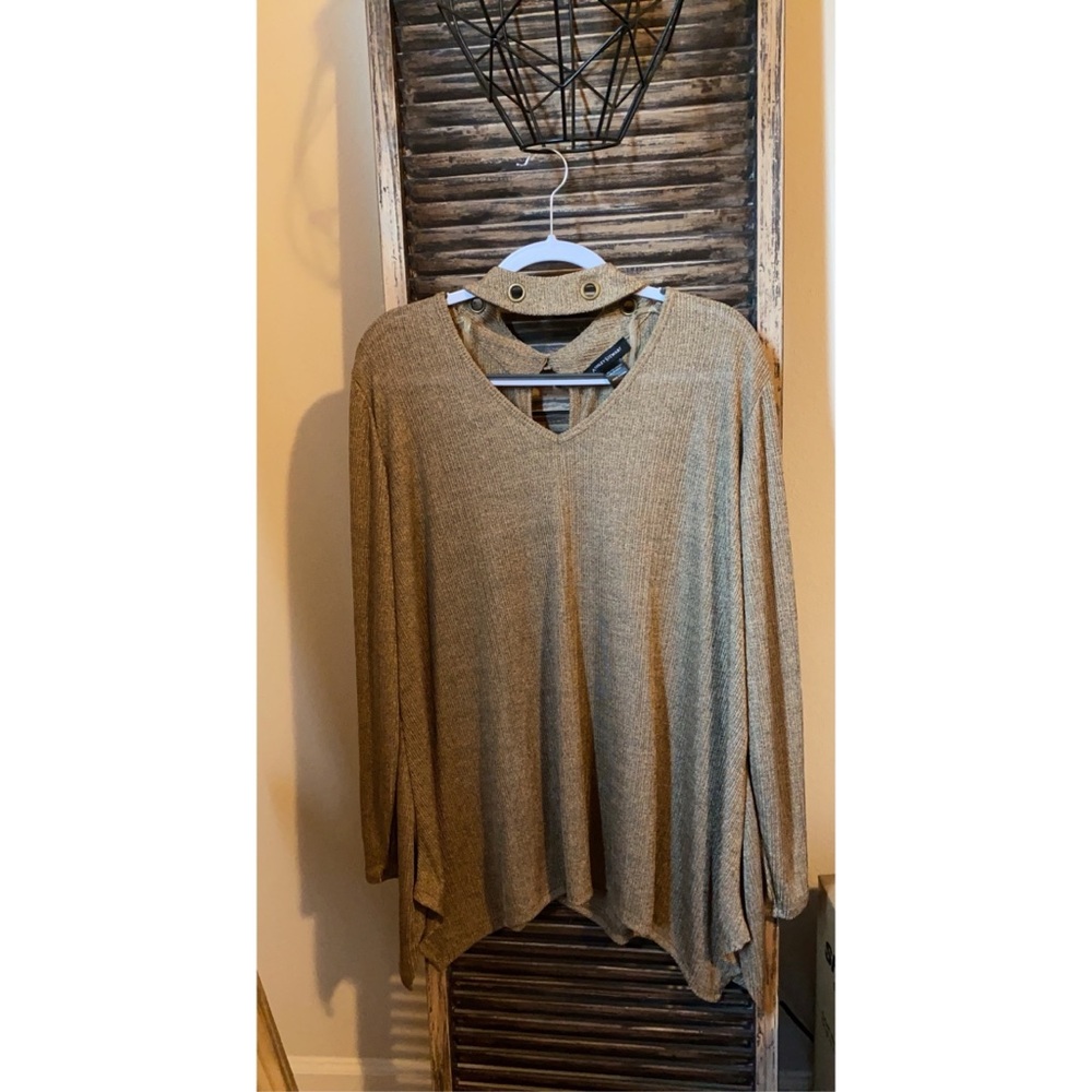 Grommet neck ribbed top